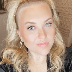 Meet your Posher, April